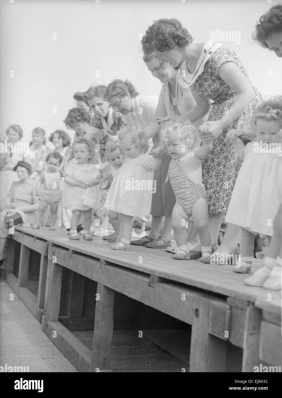 Beau Bébé Show qui a eu lieu sur la promenade à Whitley Bay. 27 juillet 1952 *** *** Local Caption - watscan - 26/01/2010 Banque D'Images