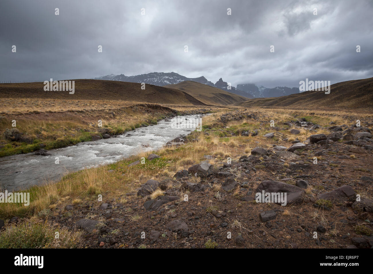 Flux à débit rapide, la Sierra Baguales, Torres del Paine Banque D'Images