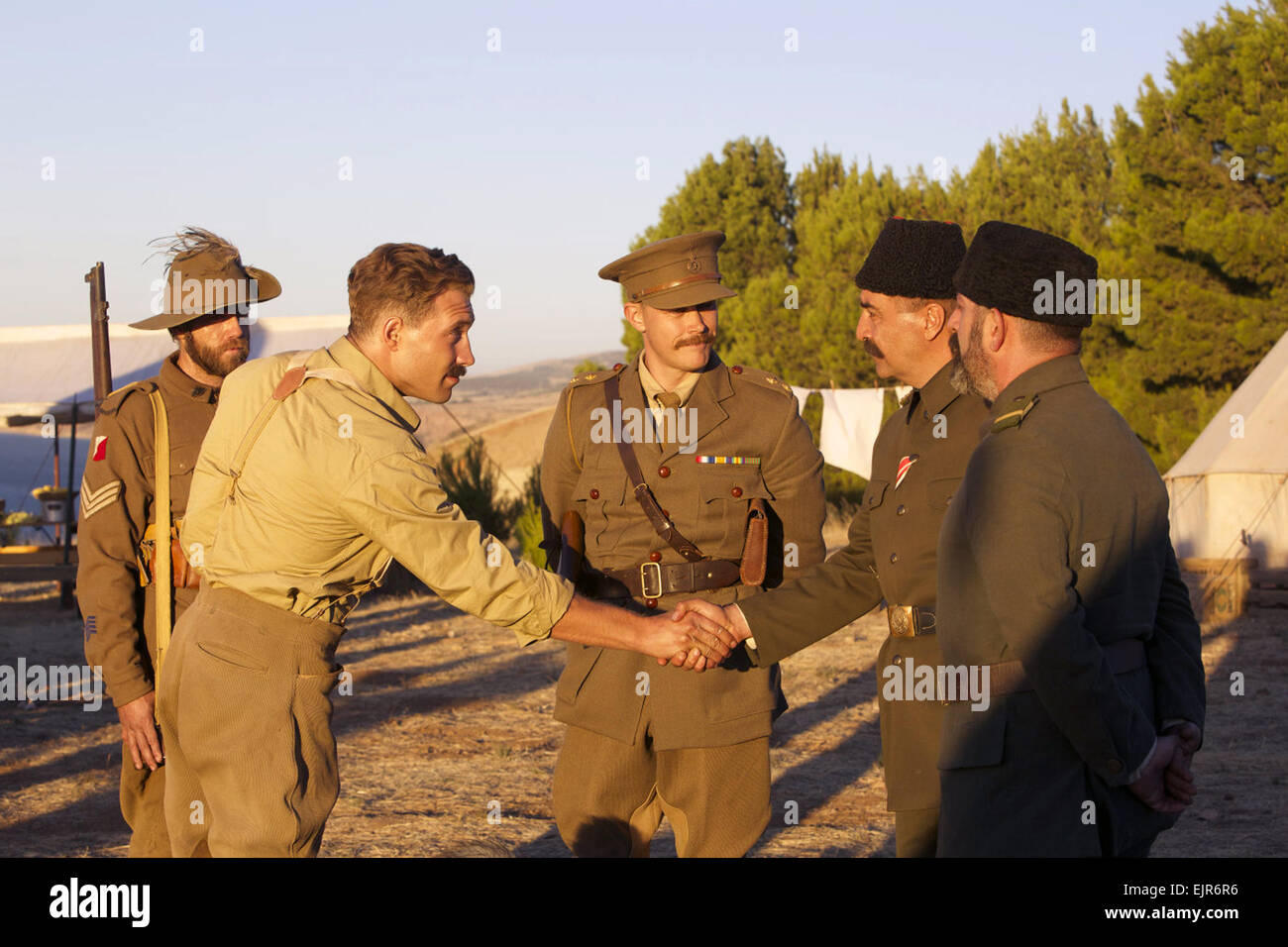 L'eau Devin (publié en Turquie en tant que fils Umut ou le dernier espoir) est un film de fiction dramatique historique réalisé par Russell Crowe. Le scénario, écrit par Andrew Anastasios et Andrew Knight, est basé sur le livre du même nom, écrit par Andrew Anastasios et Dr Meaghan Wilson-Anastasios. Banque D'Images