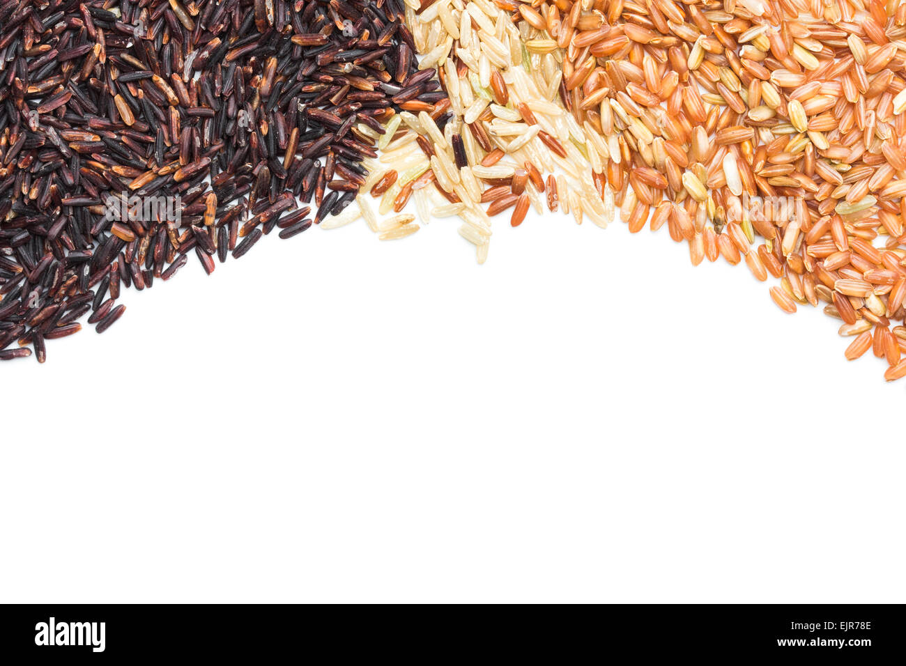 Différents types de riz sur fond blanc copy space Photo Stock - Alamy