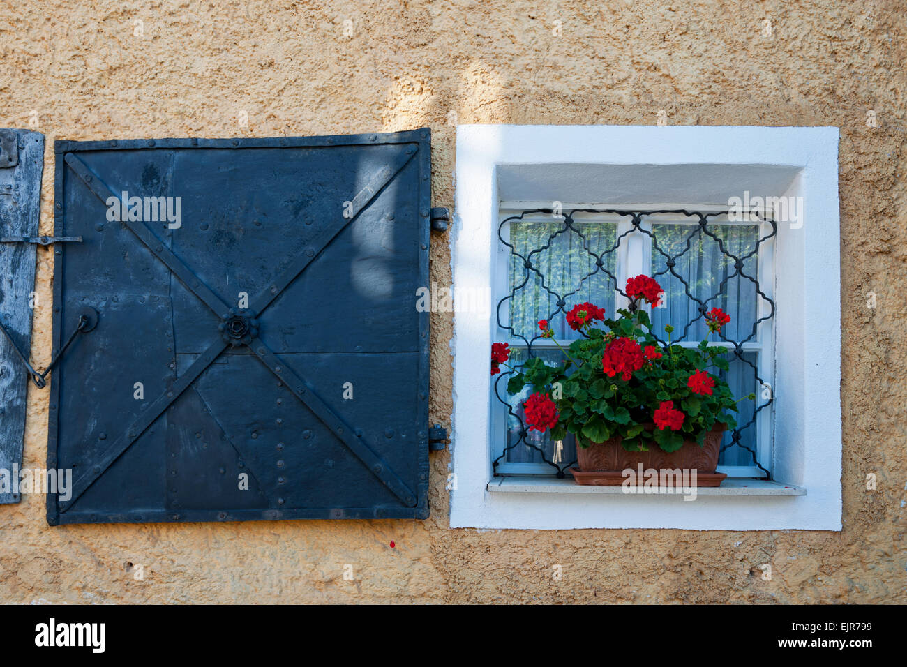 Fenster Mit Fensterläden Banque d'image et photos - Alamy