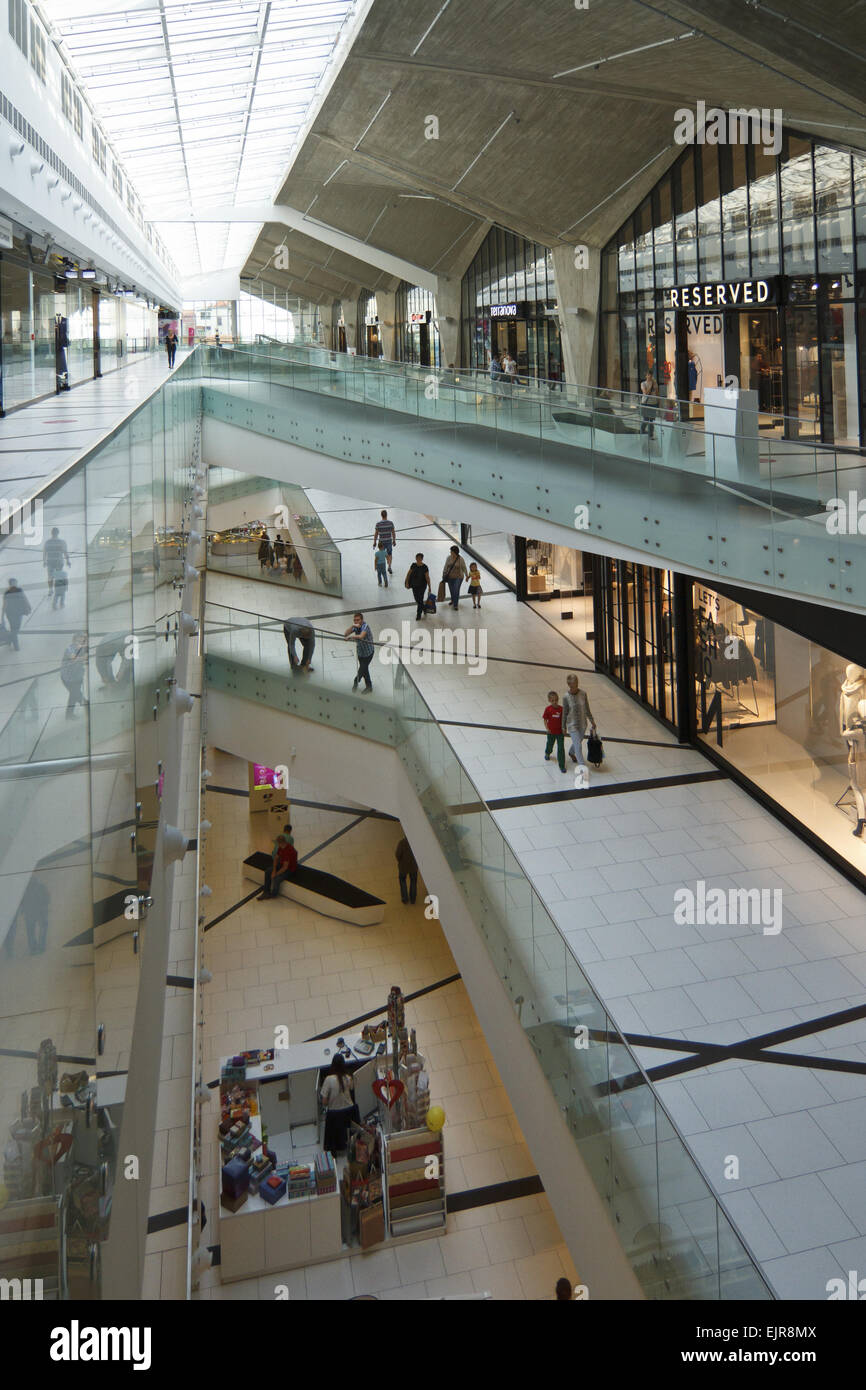 Katowicka Galeria - l'intérieur de centre commercial de Katowice, Pologne. Banque D'Images