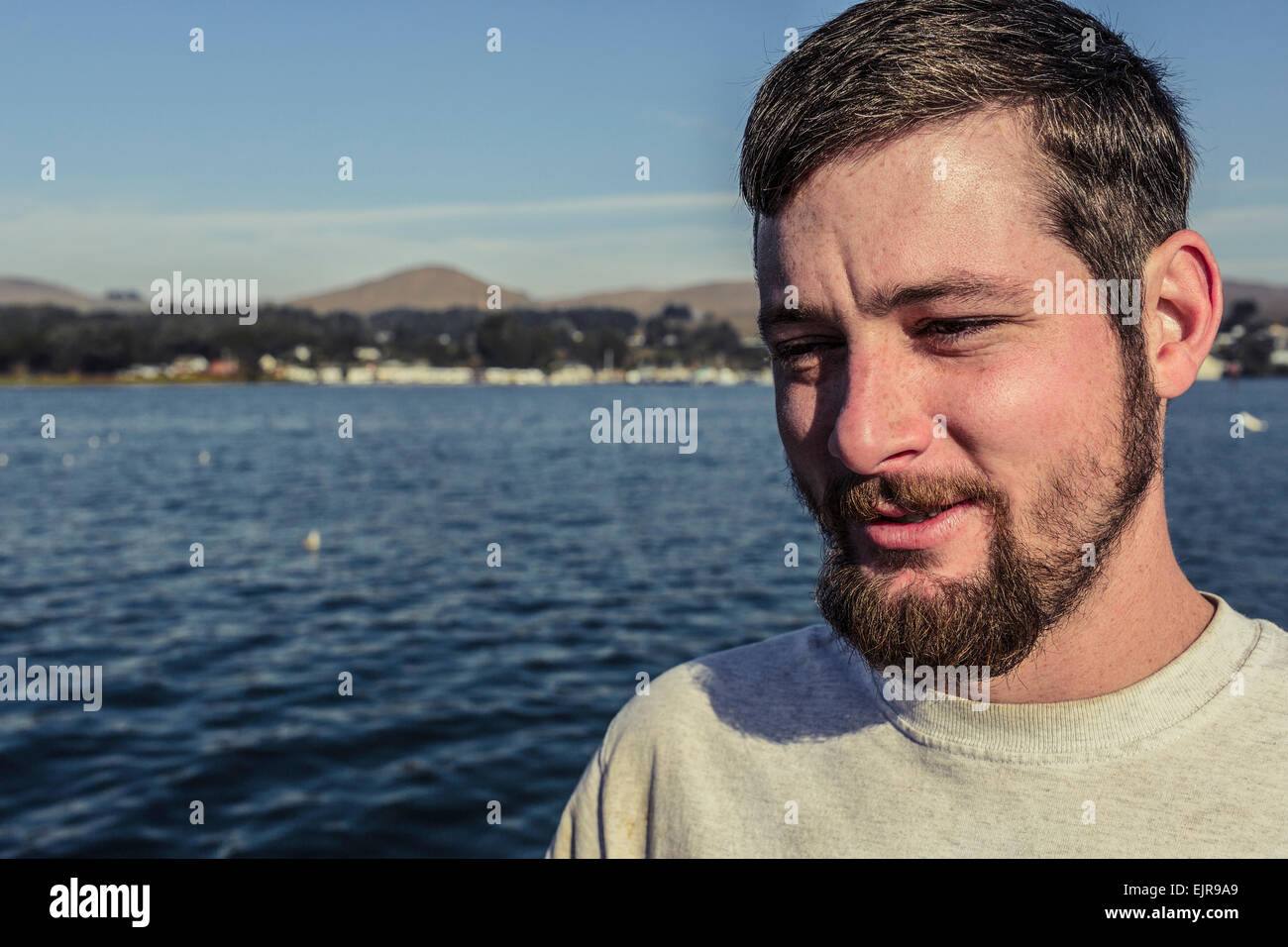 Caucasian man standing near bay Banque D'Images