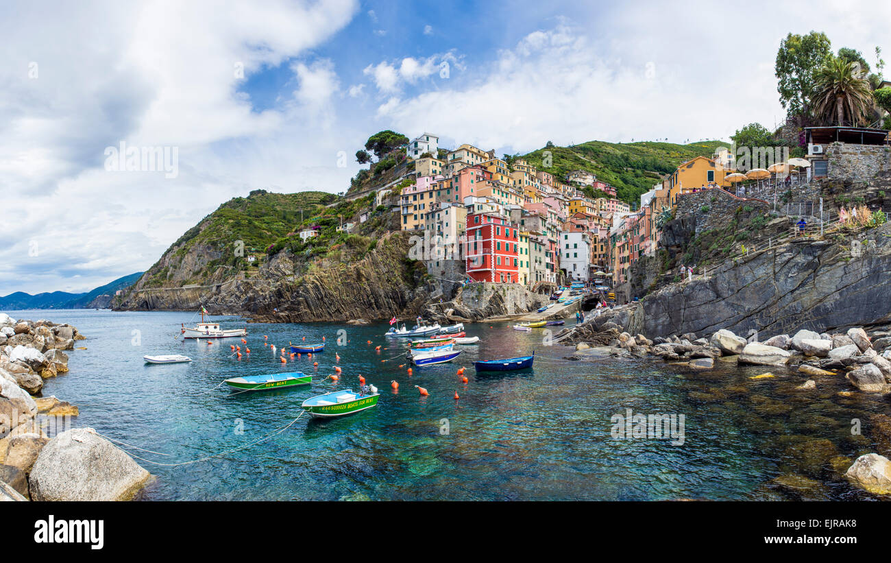 Riomaggiore clifftop village, Cinque Terre, UNESCO World Heritage Site, Ligurie, Italie, Europe Banque D'Images