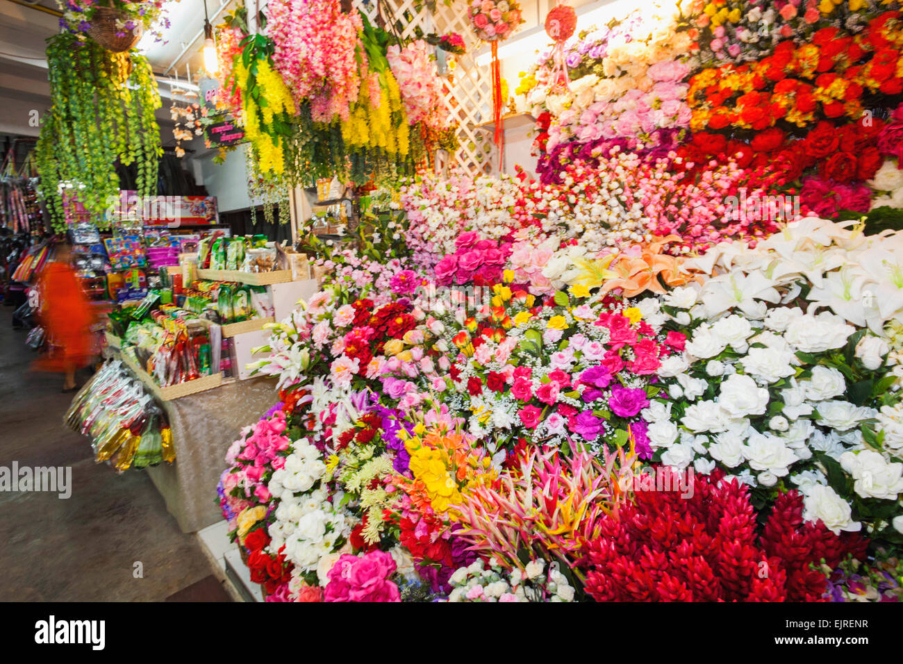 Magasin de fleurs en plastique Banque de photographies et d'images à haute  résolution - Alamy