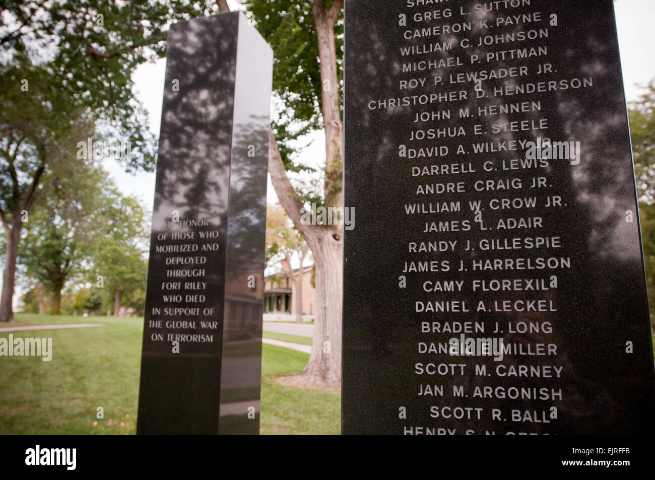 La guerre mondiale contre le terrorisme, à Fort Riley, Monument Kan., rend hommage à nos soldats de la poste qui ont donné leur vie en Afghanistan et l'Iraq. 15 noms seront ajoutés au monument de l'année. Banque D'Images