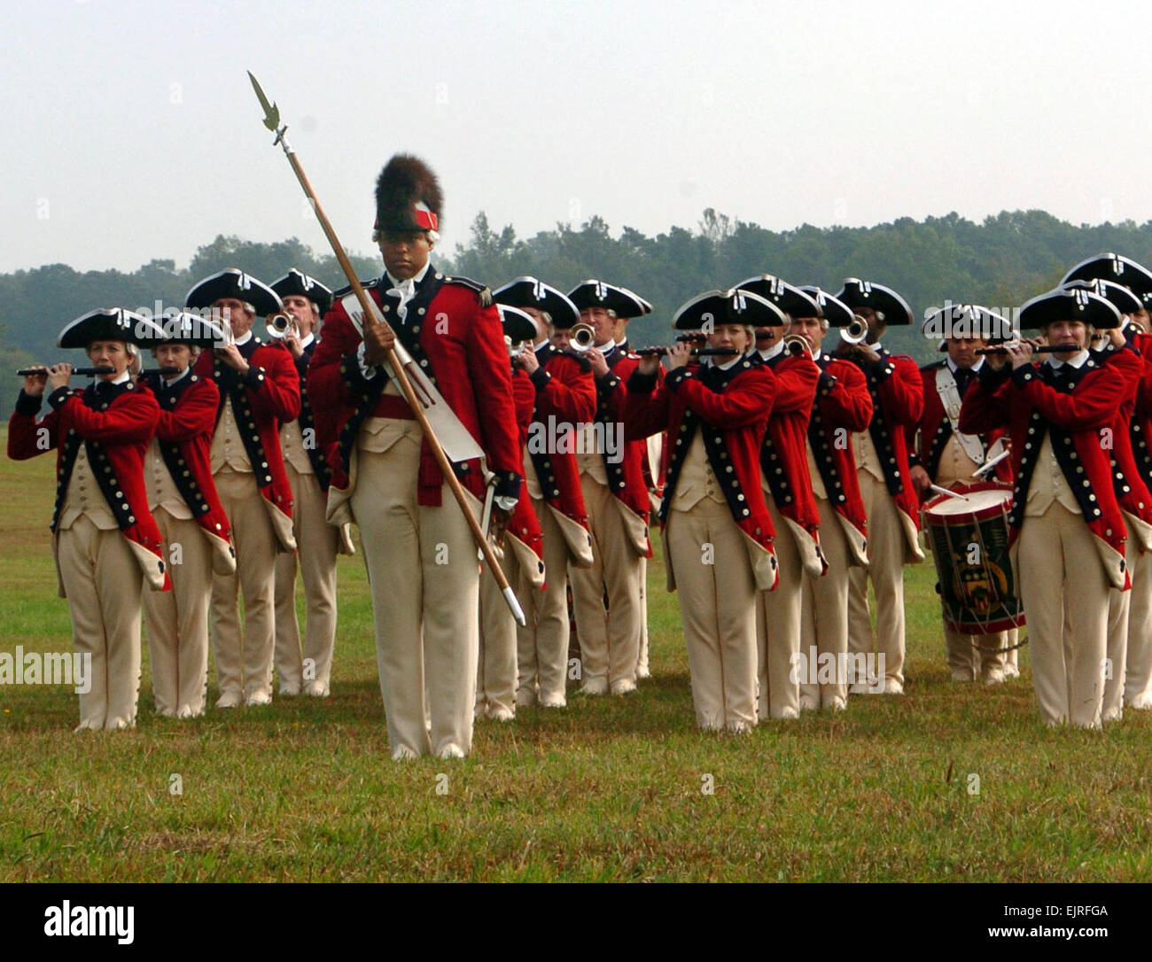 La Vieille Garde Fife and Drum Corps joue la musique traditionnelle lors d'une célébration commémorant le 225e anniversaire de la victoire dans la dernière grande bataille de la guerre révolutionnaire à Yorktown, en Virginie, la CPS. Van der Weide Banque D'Images