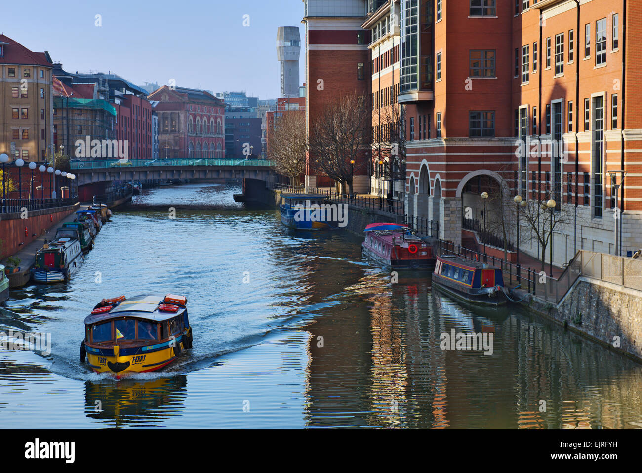 Bristol ferry port flottant avec retour dans le Temple de la zone de l'entreprise Banque D'Images