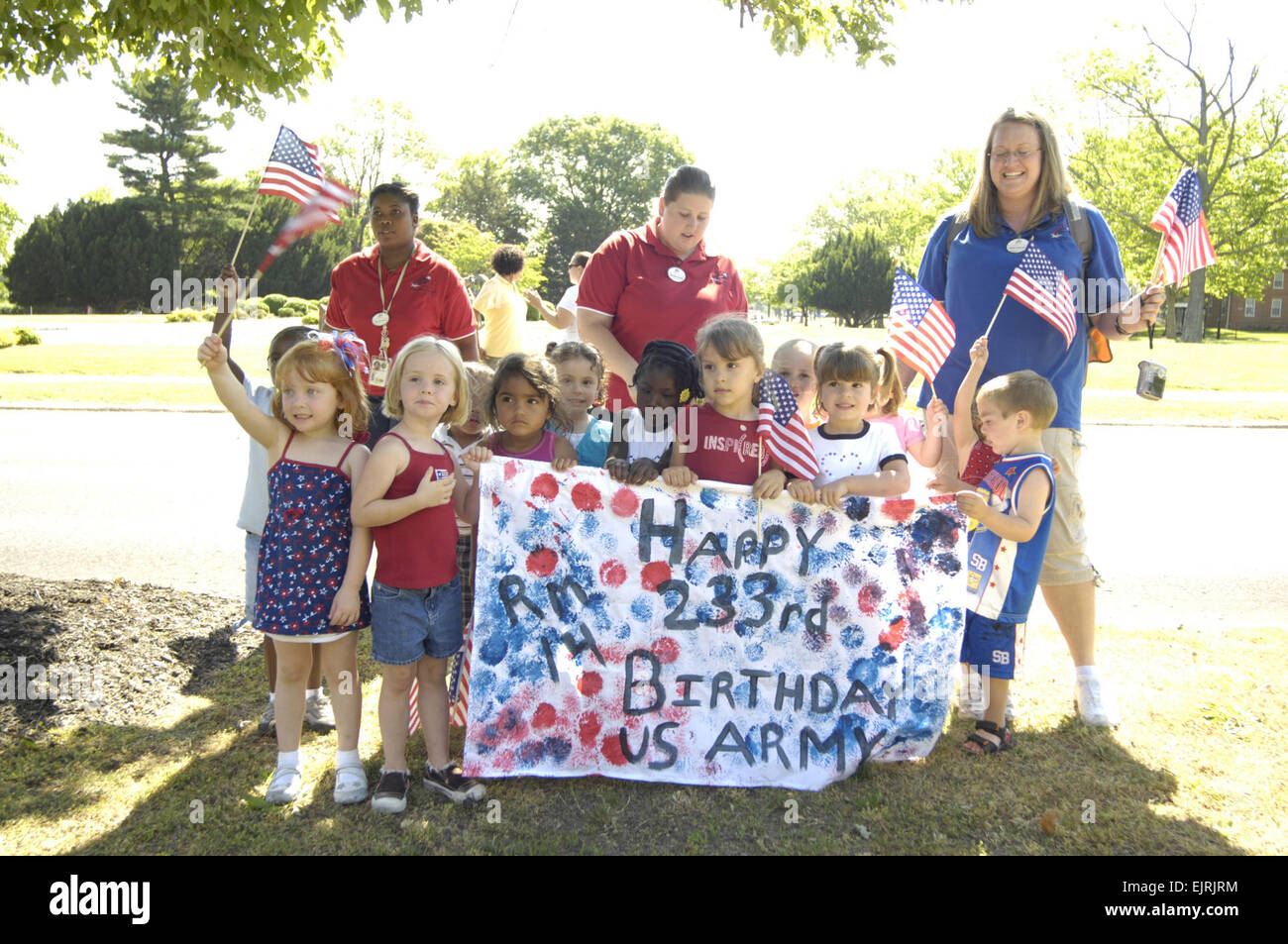Joyeux Anniversaire Us Army Ed Mingin 12 Juin 08 Joyeux Anniversaire Pour Aider L Armee A Celebrer Son 233e Anniversaire Les Eleves De L Fort Dix Centre Pour Le Developpement De Joyeux Anniversaire Us Army Ed Mingin 12 Juin 08 Joyeux Anniversaire Pour Aider L Armee A Celebrer Son 233e Anniversaire Les Eleves De L Fort Dix Centre Pour Le Developpement De