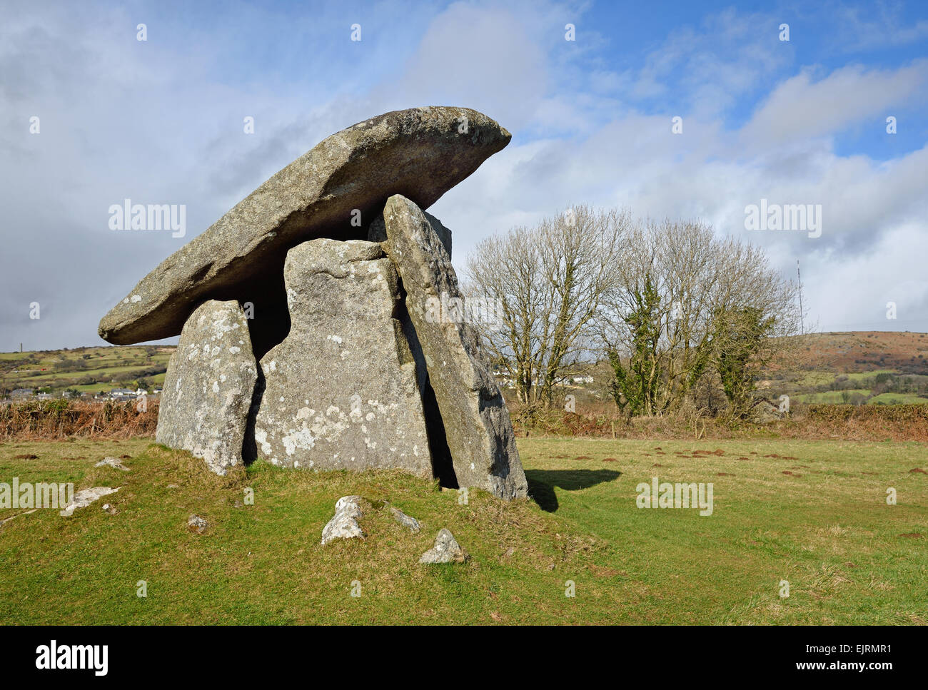 Côté Est de Trethevy Quoit. Bien conservé une tombe mégalithique situé entre St et Darite Cleer, près de Liskeard, Cornwall, UK Banque D'Images