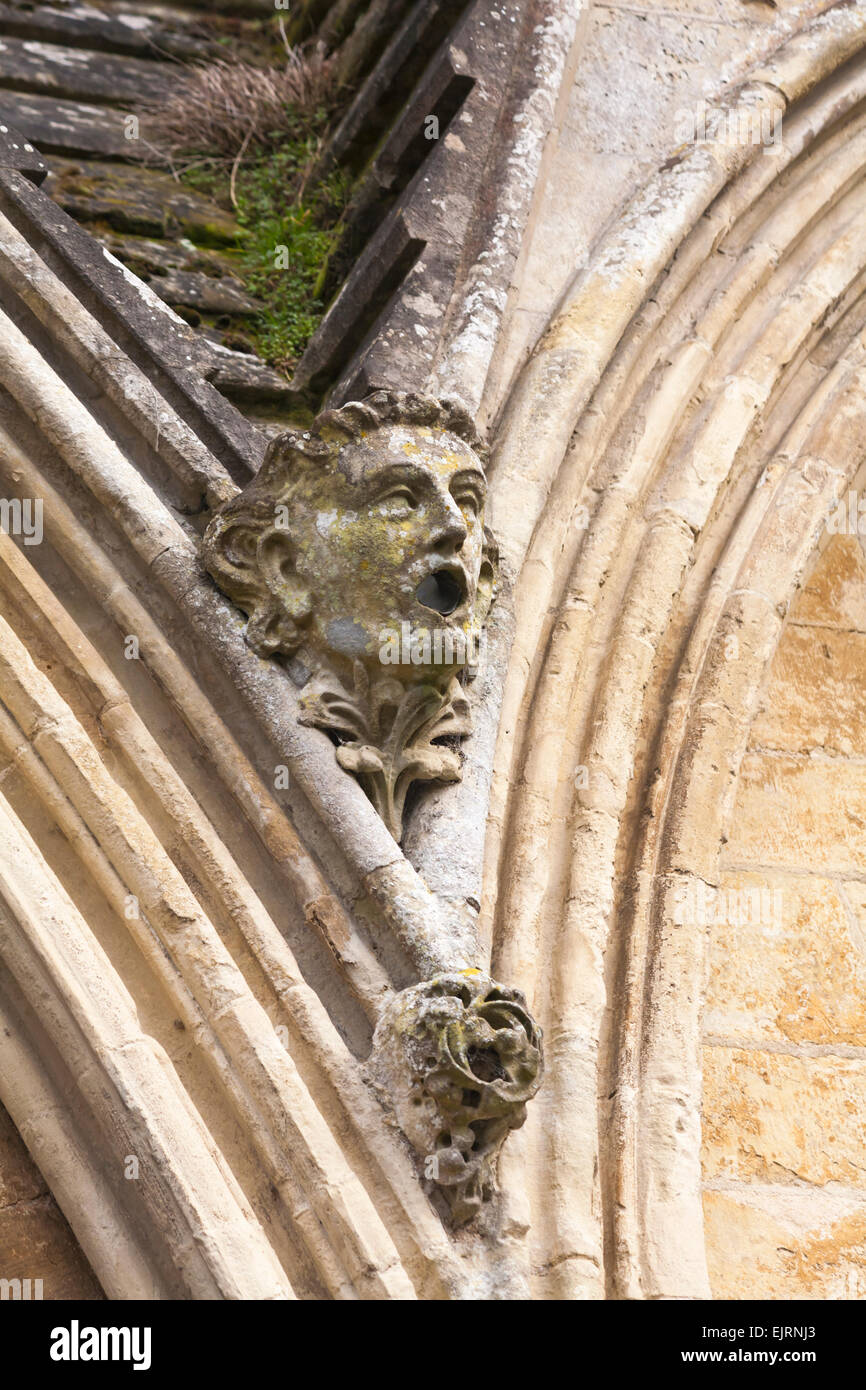 Détail de gargouille sur l'extérieur de la cathédrale de Salisbury, Salisbury, Wilshire, Royaume-Uni en mars Banque D'Images