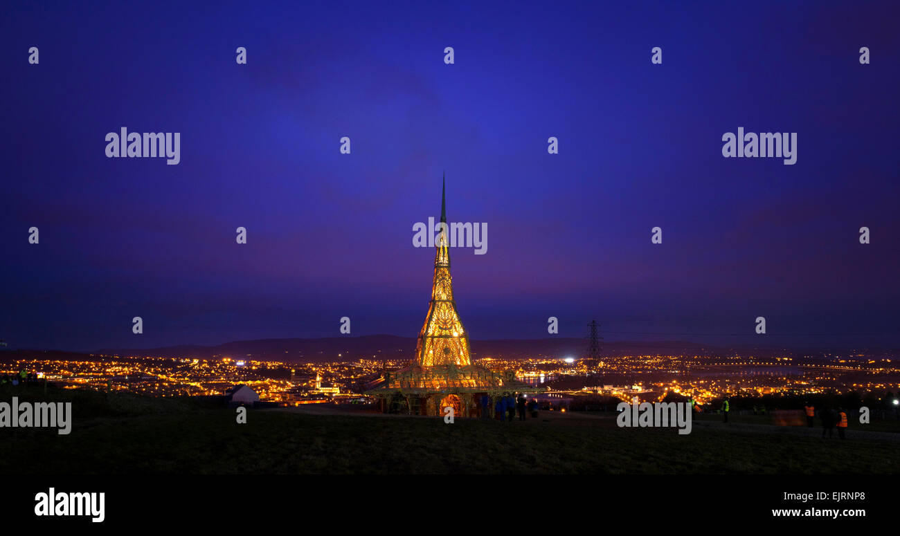 David Best Temple à Derry / Londonderry 2015, l'artichaut, l'Irlande du Nord, l'art, de brûlures, d'incendie, Banque D'Images
