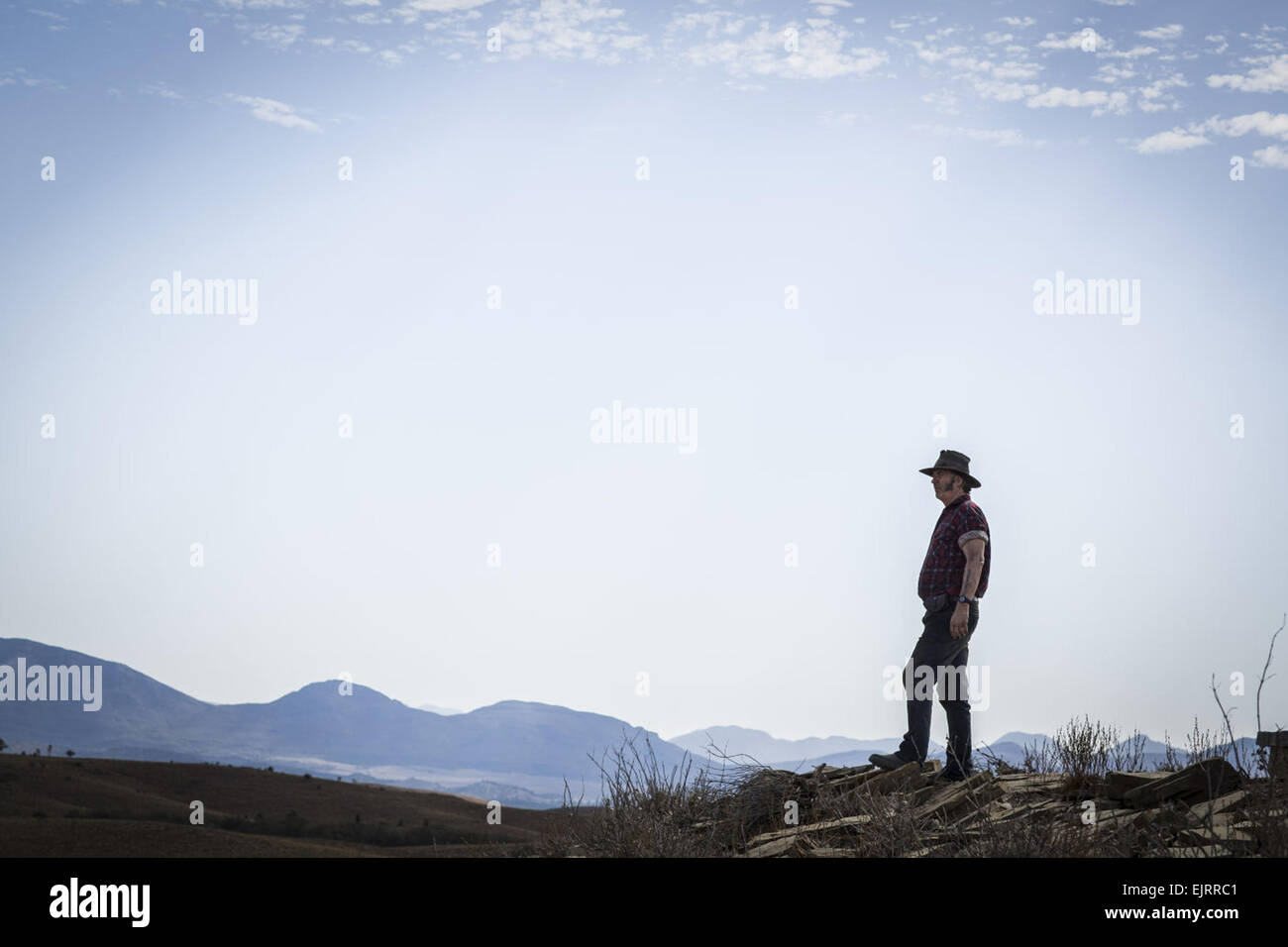 Wolf Creek 2 est un film d'horreur australien 2013 co-écrit et réalisé par Greg McLean.Le film est une suite à son film de 2005 Wolf Creek et dispose d''John Jarratt reprenant son rôle de Mick Taylor. Il a été libéré le 30 août 2013 au Festival du Film de Venise, puis sorti en Australie le 20 février 2014. Banque D'Images