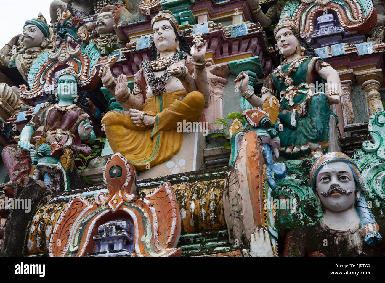 Détail de la divinités hindoues sur un gopuram au Thillai Natarajah Temple de Chidambaram Banque D'Images