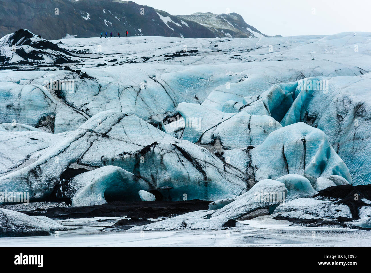Les randonneurs à travers Skaftafell Glacier en Islande Banque D'Images