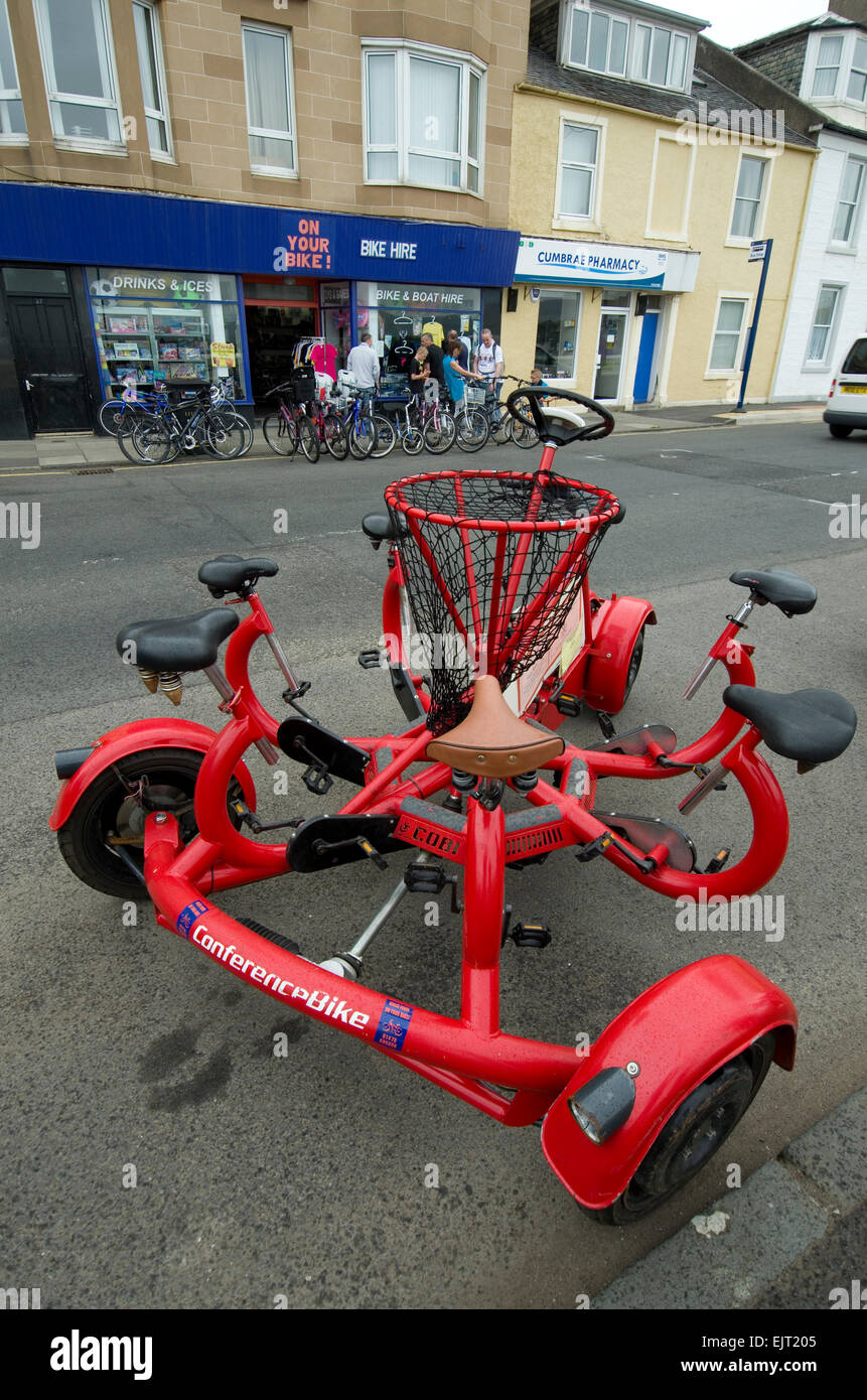 Sept places pour vélo Conférence magasin de location de voitures à l'extérieur "sur votre vélo' dans Millport sur l'île de (Cumbrae), l'Ecosse Banque D'Images