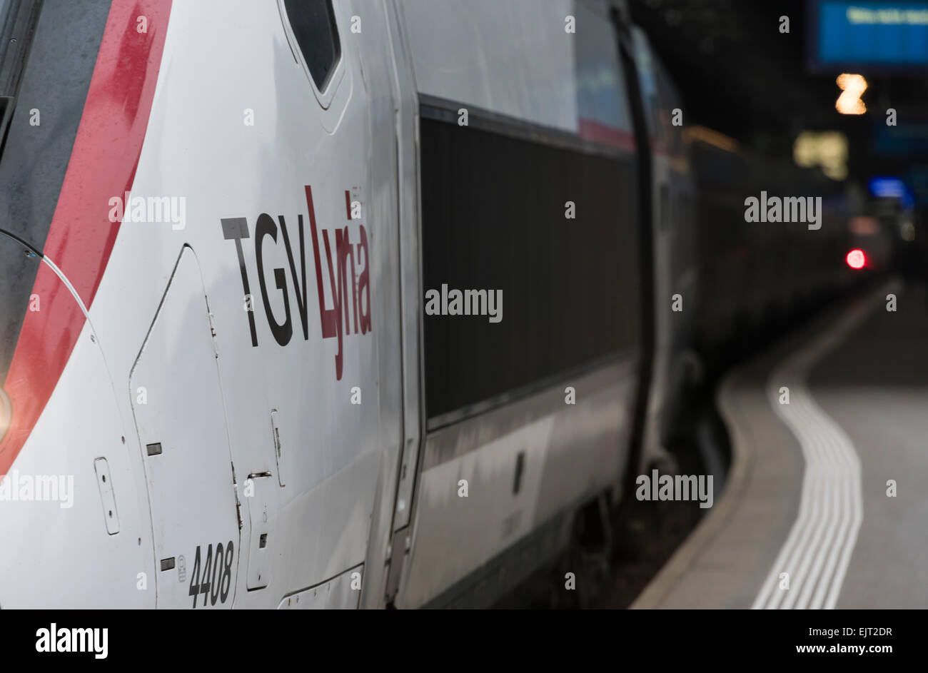 Le français de trains à grande vitesse TGV Lyria au départ de Zurich gare principale. Banque D'Images