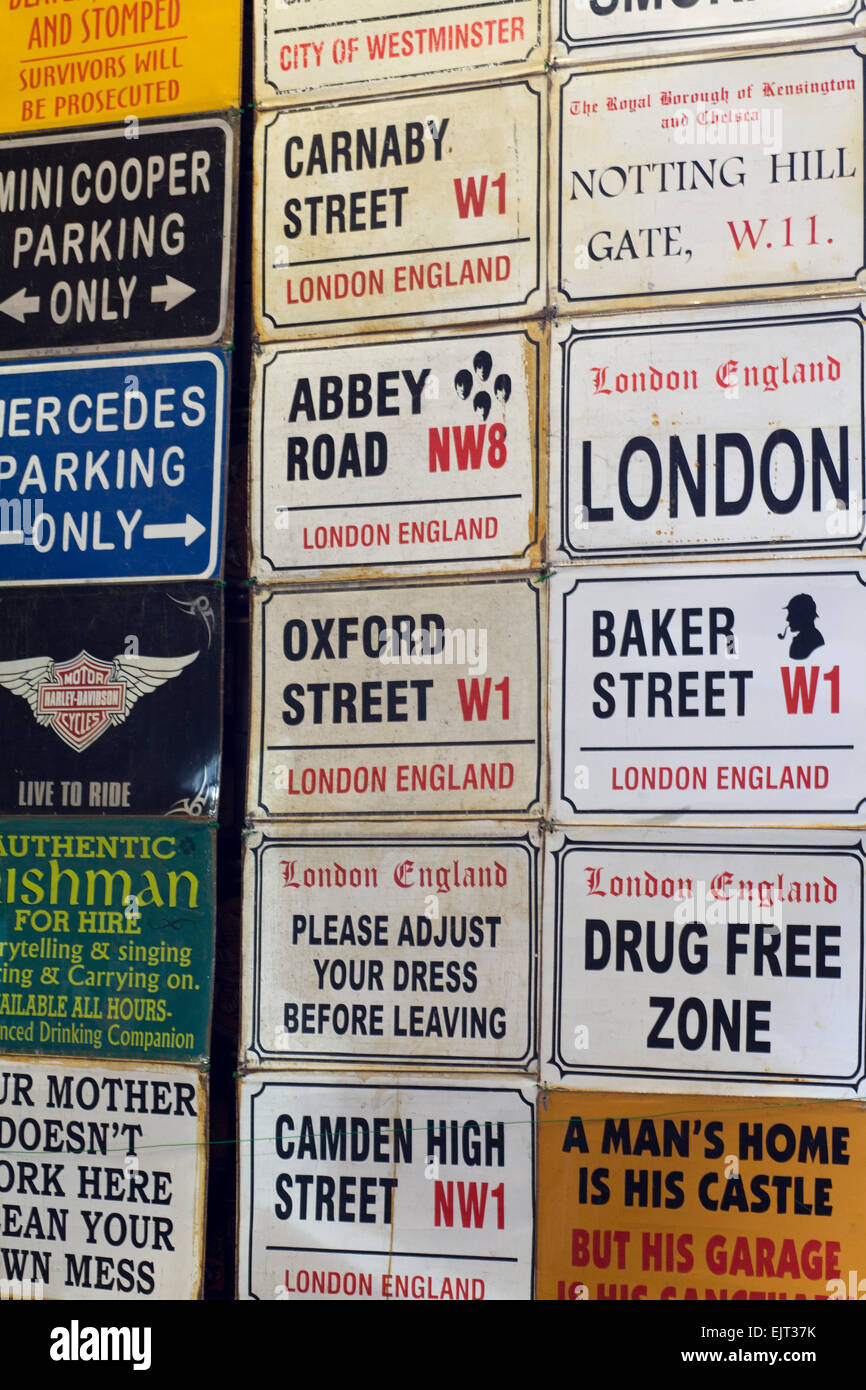 Plaques avec les noms de rue célèbres de Londres sur eux Banque D'Images