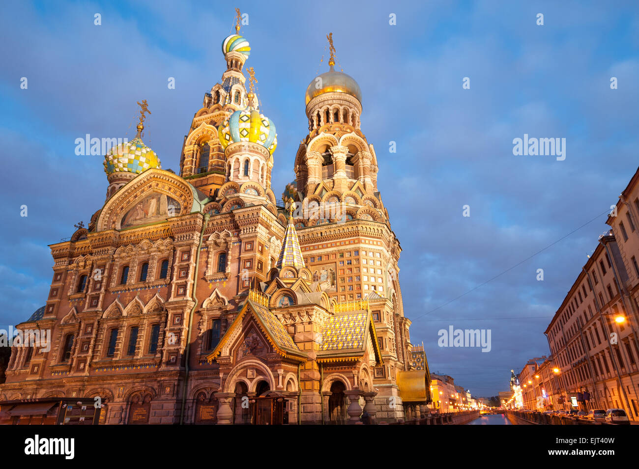 Célèbre église sur le sang à Saint-Pétersbourg au cours de nuits blanches, Russie Banque D'Images