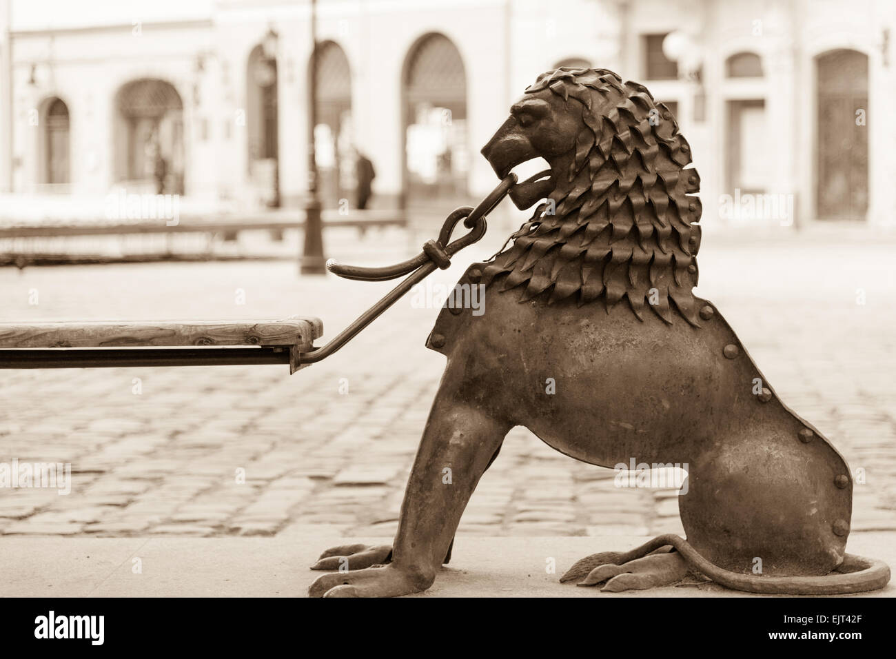 Statue de lion en métal sur la place du marché, Lviv, Ukraine Banque D'Images
