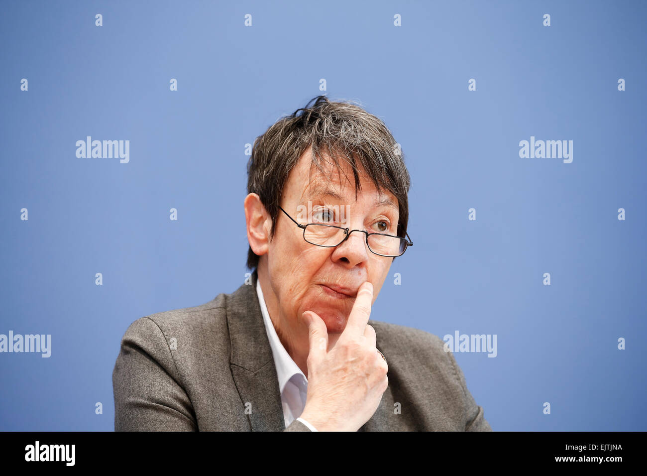 Berlin, Allemagne. 06Th avr, 2015. Barbara Hendricks (SPD), Ministre de l'environnement et la construction, sur la présentation du projet de loi sur le sujet de la fracturation hydraulique- à la maison de la conférence de presse le 01 avril 2015 à Berlin, Allemagne. / Photo : Barbara Hendricks (SPD), Ministre de l'environnement et la construction. Credit : Reynaldo Chaib Paganelli/Alamy Live News Banque D'Images