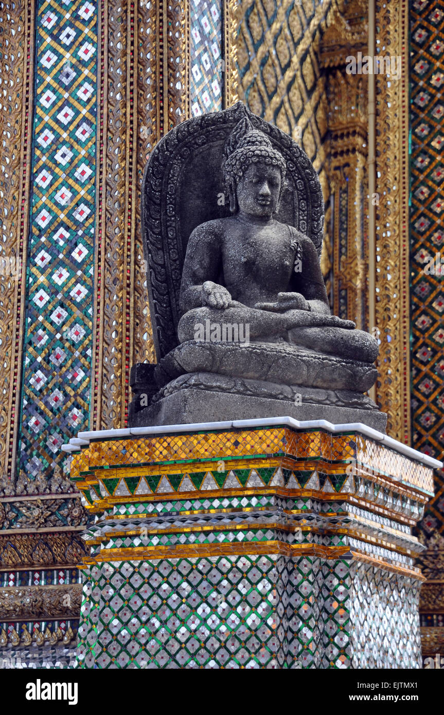 Le Grand Palais a été construit comme le lieu du dernier repos du Bouddha Émeraude ( Phra Kaeo) entouré par la résidence des rois, Banque D'Images