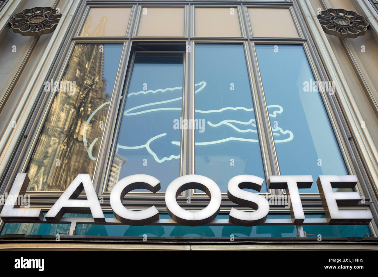 Magasin de vêtements Lacoste Cologne Allemagne Banque D'Images
