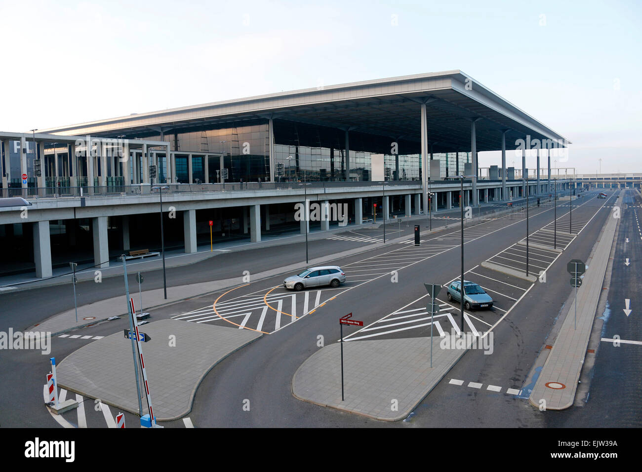 Vers décembre 2014 - BERLIN : impressions de la célèbre nouvelle de l'aéroport Berlin 'BER Willy Brandt l'aéroport" qui est encore un h Banque D'Images