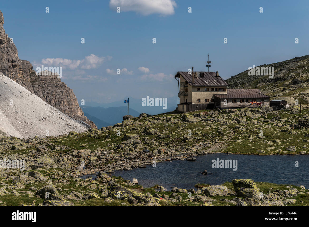 Le Club Alpin Italien administré Tribulaun Hut mountain refuge dans les montagnes Tribulaun dans le Sud Tirol partie des Alpes de Stubai Banque D'Images