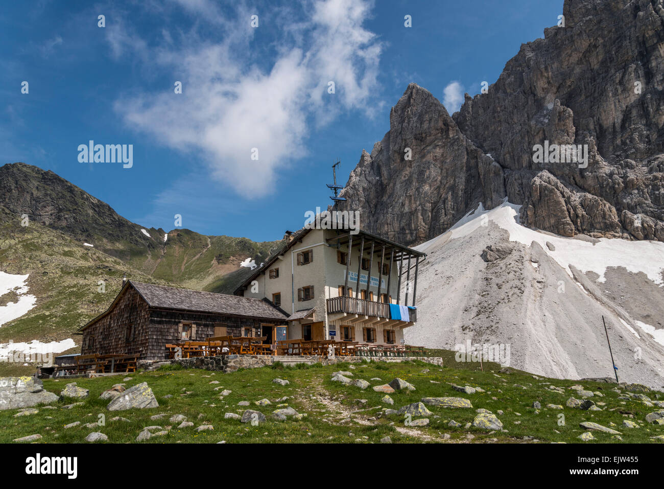 Le Club Alpin Italien administré Tribulaun Hut mountain refuge dans les montagnes Tribulaun dans le Sud Tirol partie des Alpes de Stubai Banque D'Images