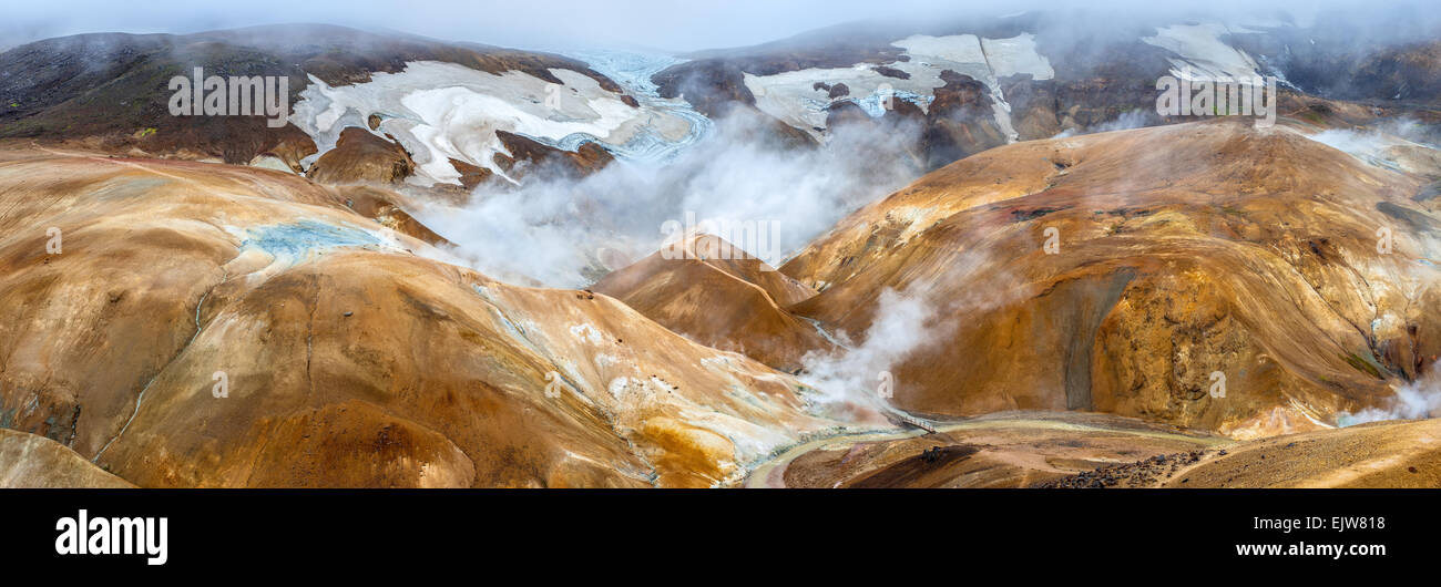 Panorama de l' Ogresse Kerlingarfjöll (montagnes), une montagne volcanique située dans les hautes terres d'Islande. Banque D'Images