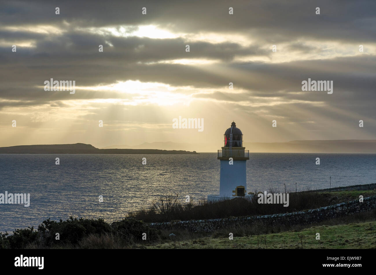 Port Charlotte loch indaal phare crépuscule coucher du soleil Banque D'Images