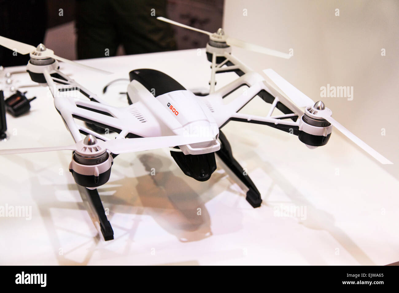 Drone pour voler avec caméra caméra montée sous sous 4 quatre moteurs Banque D'Images