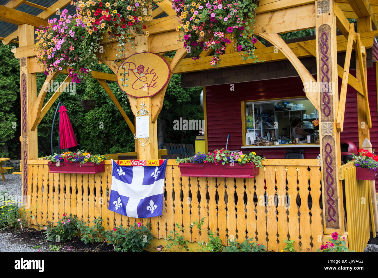 Un charmant café dans le village de Sainte-Rose-du-Nord, du Saguenay Lac-Saint-Jean, au Québec. Banque D'Images