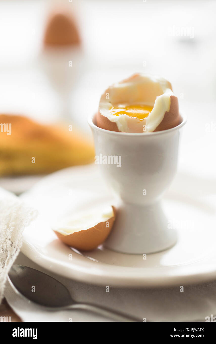 Close up of soft oeuf dur en egg cup Banque D'Images