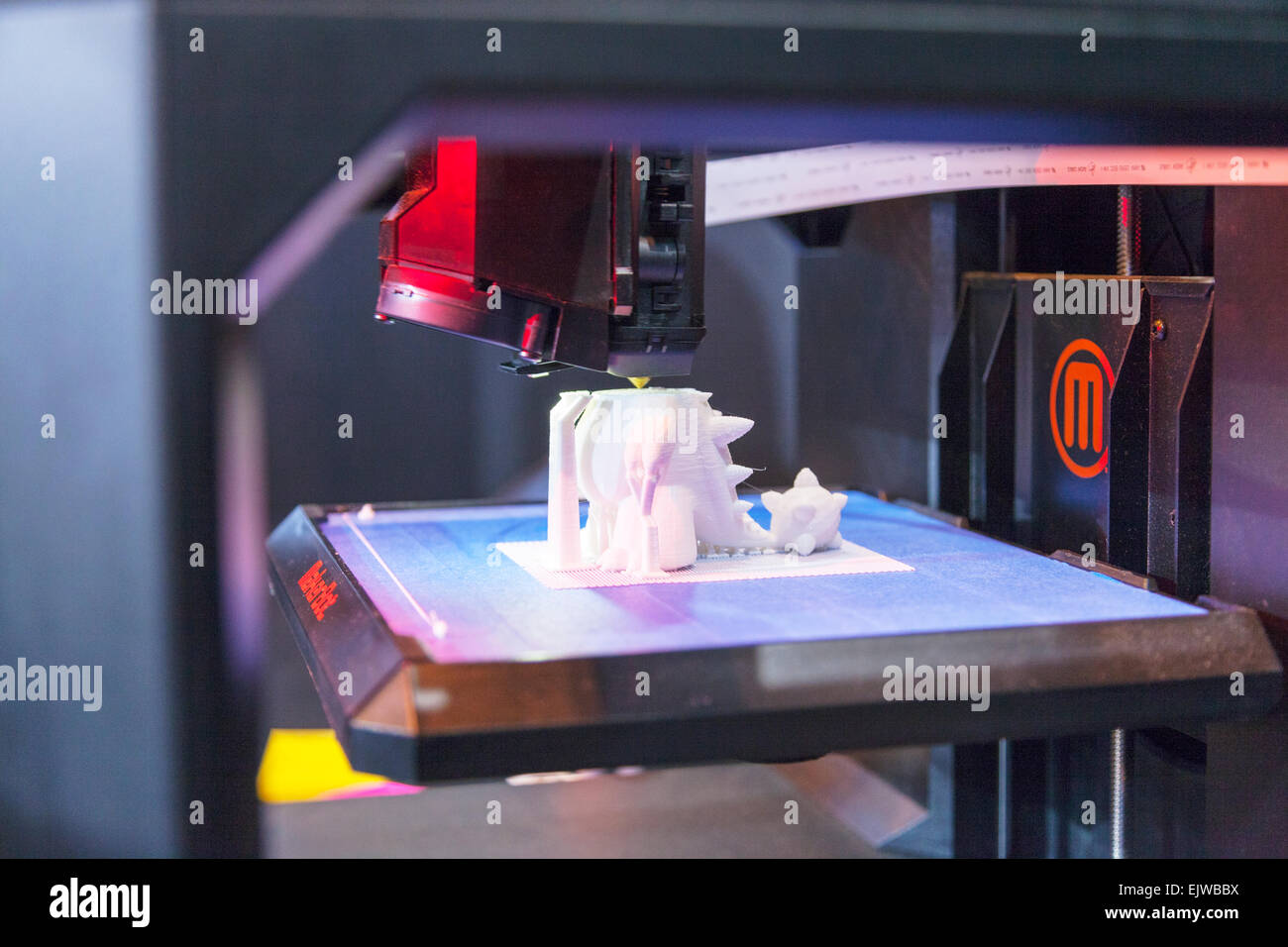 Faire de l'imprimante 3d modèle en plastique de la machine d'impression en  trois dimensions de travail élément pour usage médical utilise  l'utilisation future science Photo Stock - Alamy