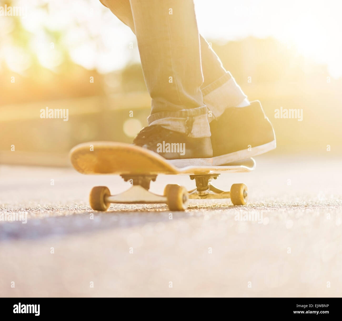 USA, Floride, West Palm Beach, l'homme en skateboard skatepark Banque D'Images