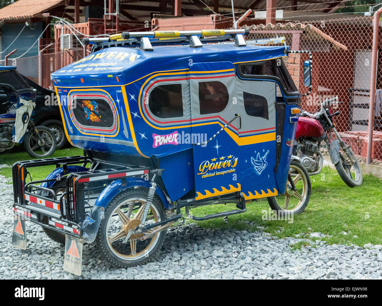Pérou, Ollantaytambo. Taxi à trois roues. Banque D'Images