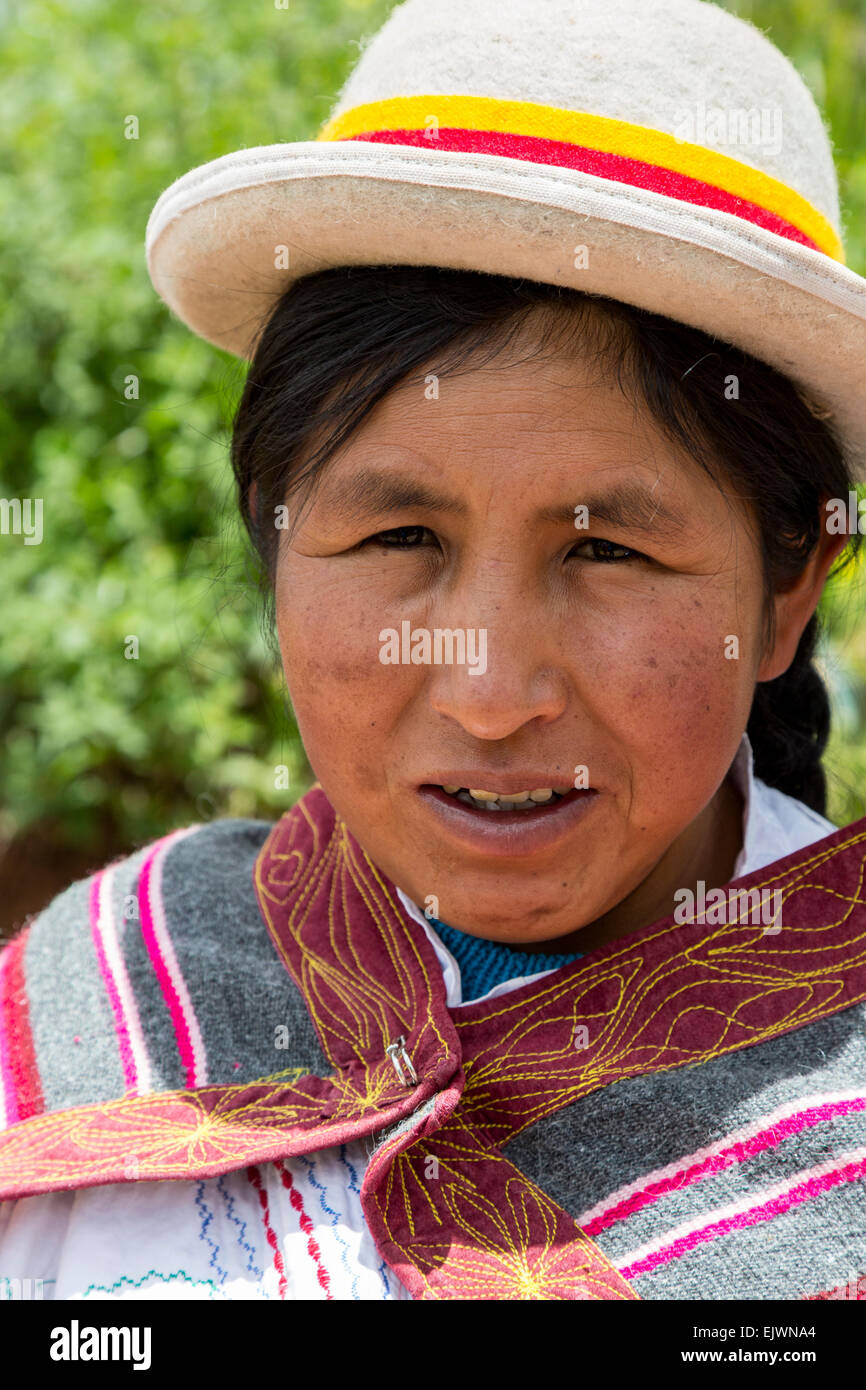 Le Pérou, l'Misminay Village, vallée de l'Urubamba. Femme Quechua. Banque D'Images