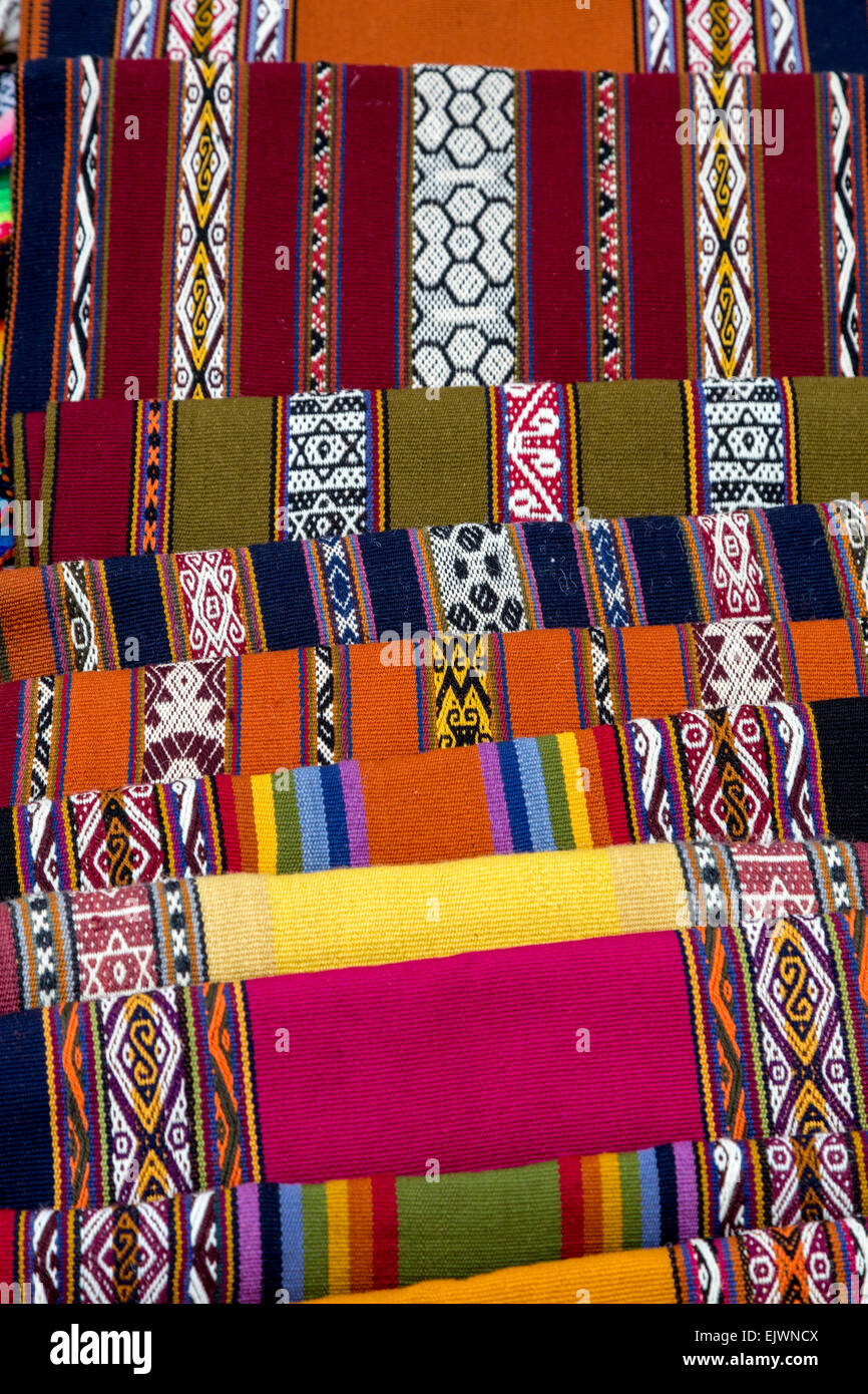 Pérou, vallée de l'Urubamba, Village Quechua d'Misminay. Tissu des villageoises. Banque D'Images
