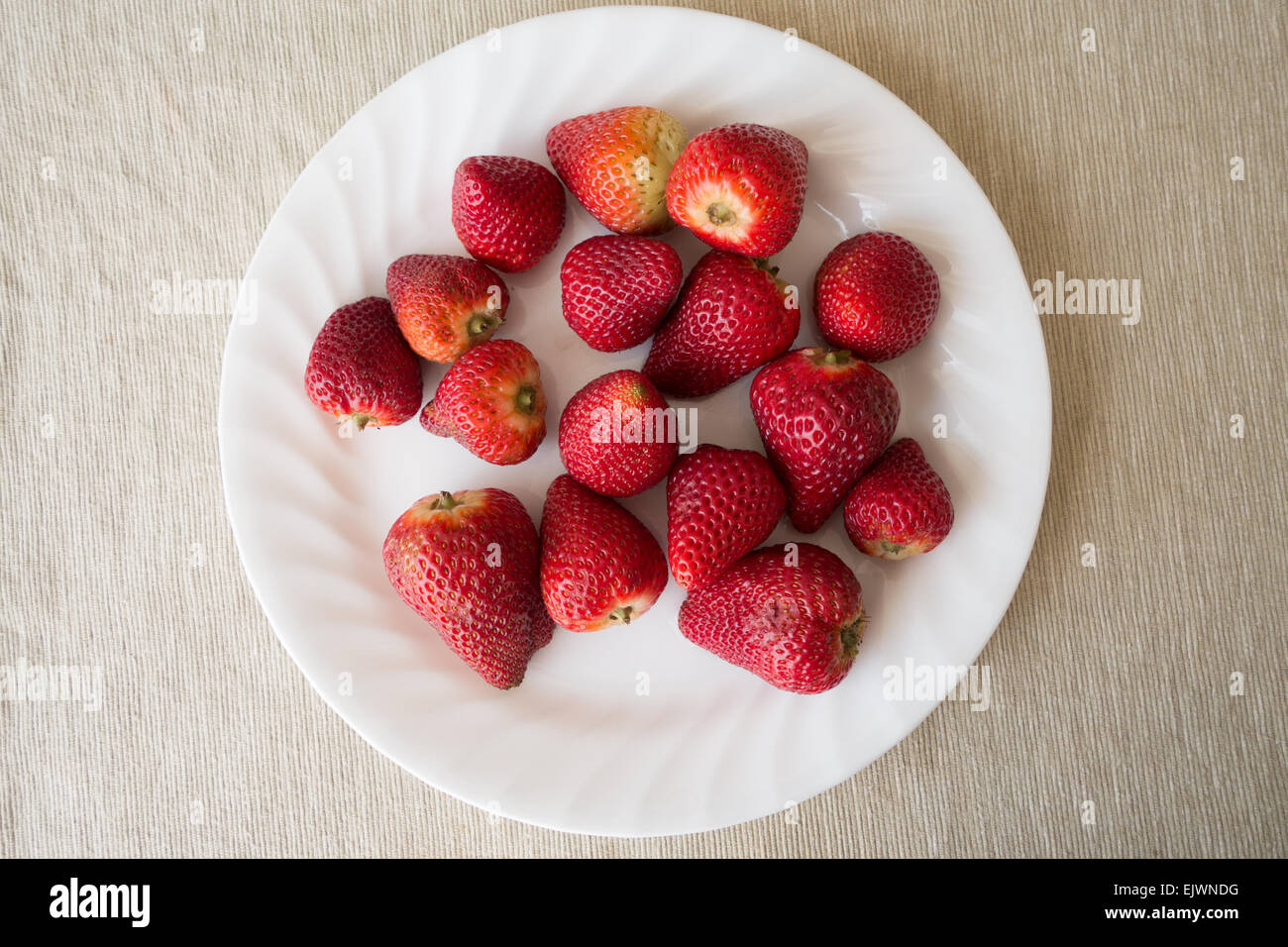 Plaque blanche fraise fraises Banque D'Images