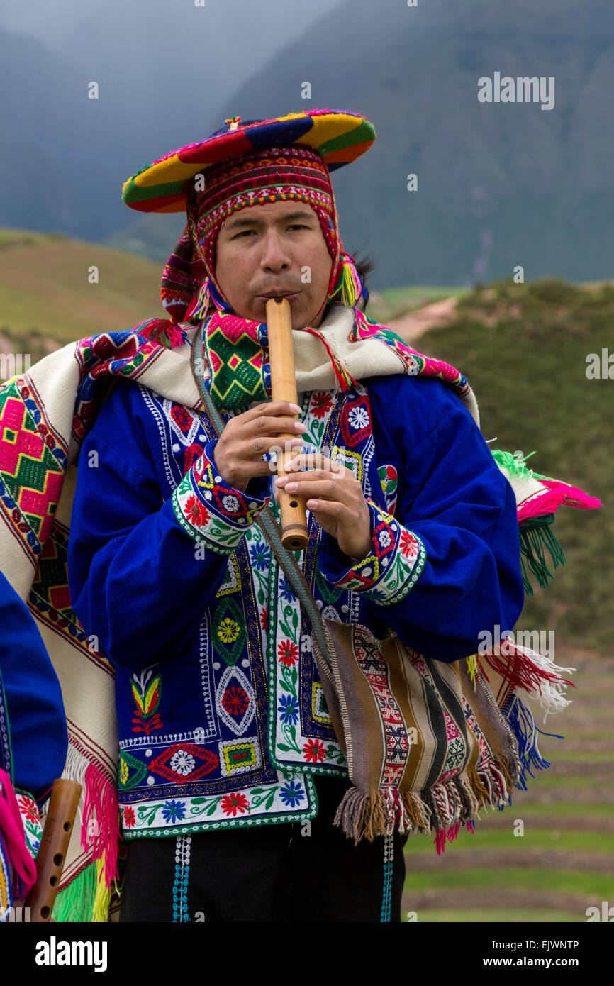 Pérou, Moray, vallée de l'Urubamba. Musicien Quechua du Parador de Moray. Banque D'Images
