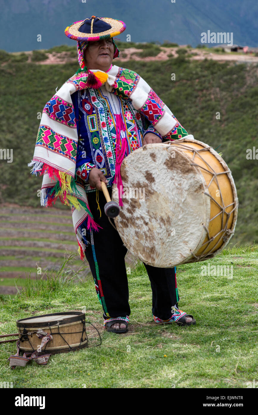 Pérou, Moray, vallée de l'Urubamba. Musicien Quechua du Parador de Moray. Banque D'Images