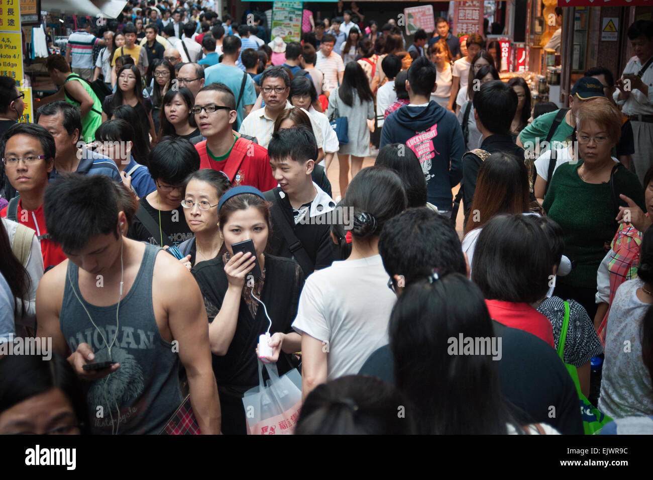 Mongkok ou Mong Kok un quartier densément peuplé à Hong Kong est une plaque tournante de la vente au détail. Selon Guiness Book des Records du monde i Banque D'Images