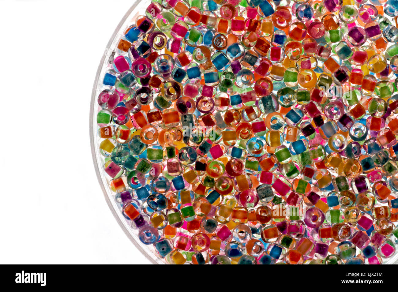 Perles de verre translucide multicolore closeup Banque D'Images