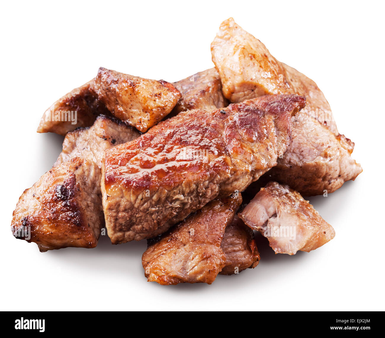 Morceaux de viande rôtie sur fond blanc. Fichier contient des chemins de détourage. Banque D'Images