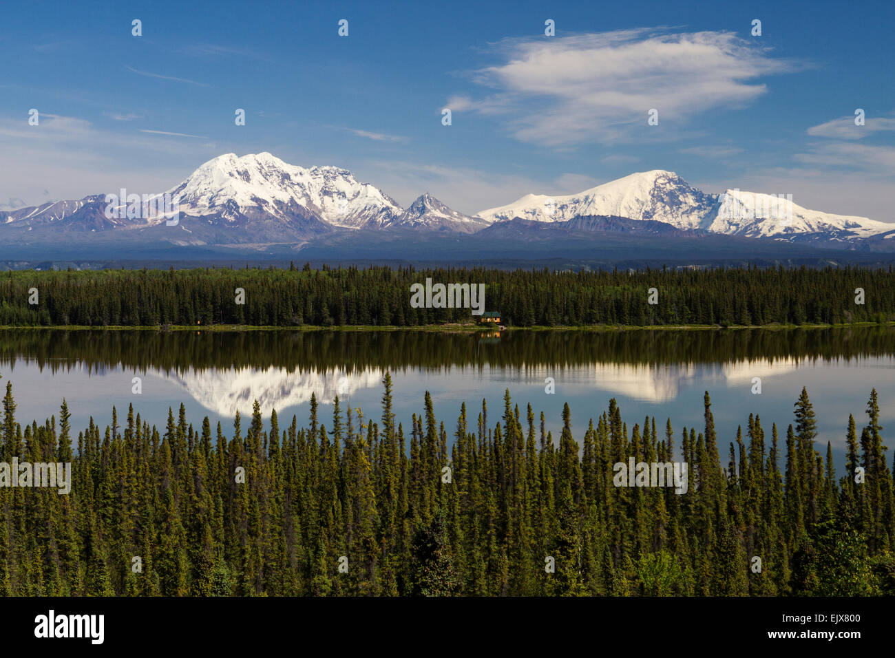 Monts Wrangell, reflétant à Willow Lake en Alaska Banque D'Images