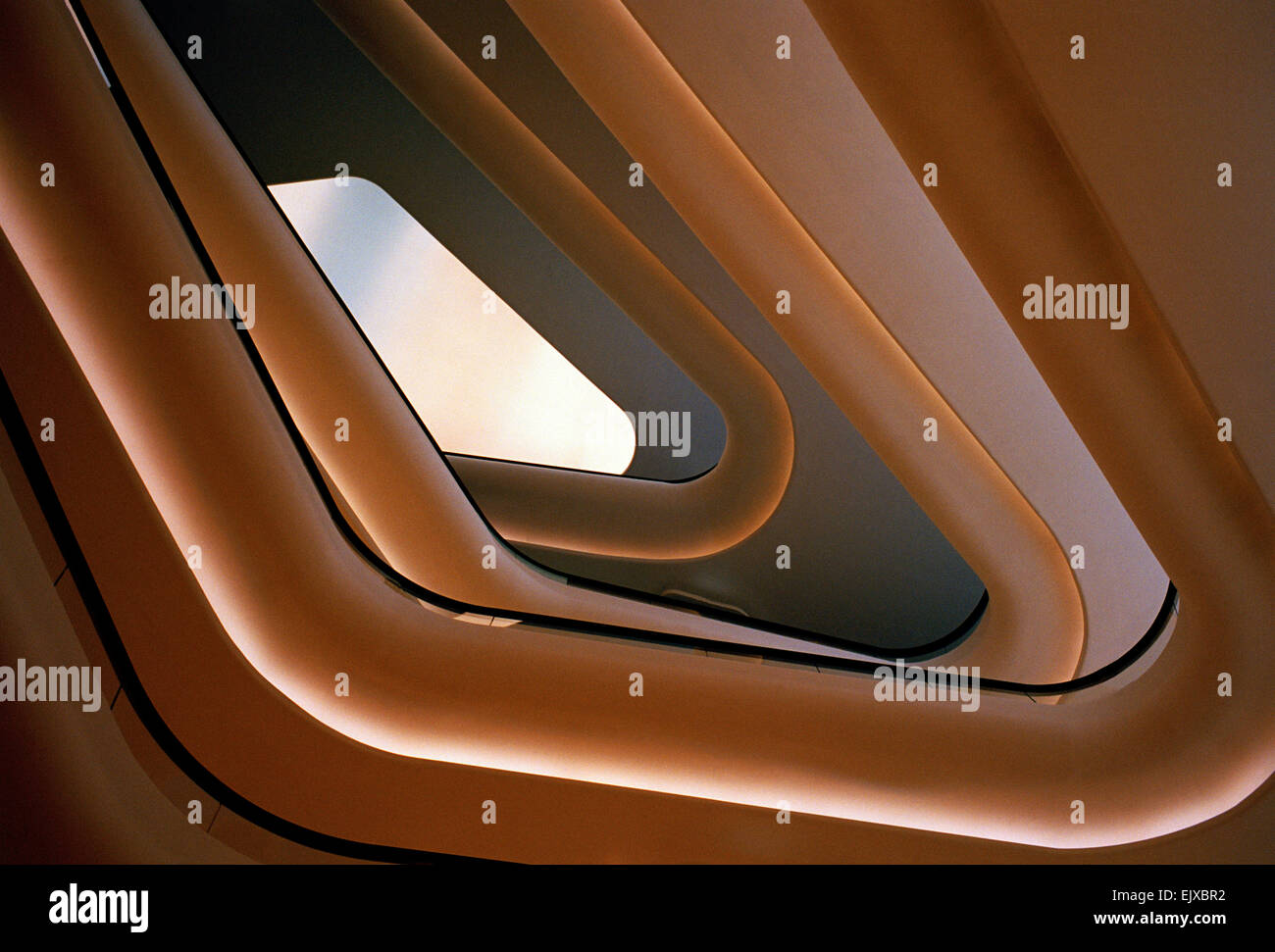 Bâtiment d'architecture moderne à Sukhumvit à Bangkok en Thaïlande en Asie du Sud-est extrême-Orient. Belle modernité urbaine ville Design opulence Voyage Banque D'Images