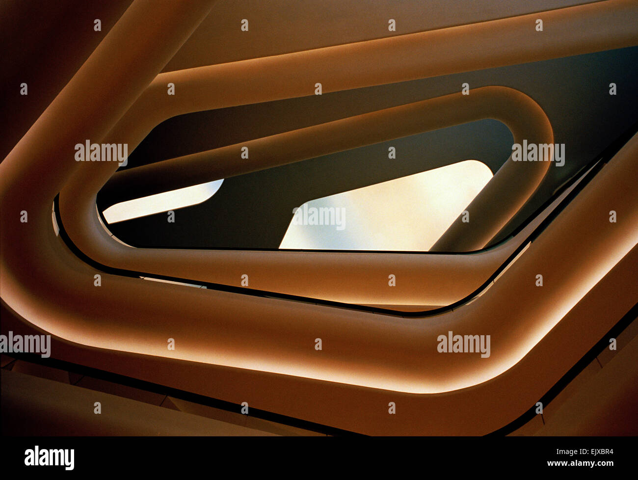 Bâtiment d'architecture moderne à Sukhumvit à Bangkok en Thaïlande en Asie du Sud-est extrême-Orient. Belle modernité urbaine ville Design opulence Voyage Banque D'Images