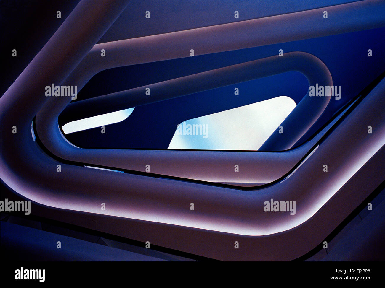 Bâtiment d'architecture moderne à Sukhumvit à Bangkok en Thaïlande en Asie du Sud-est extrême-Orient. Belle modernité urbaine ville Design opulence Voyage Banque D'Images